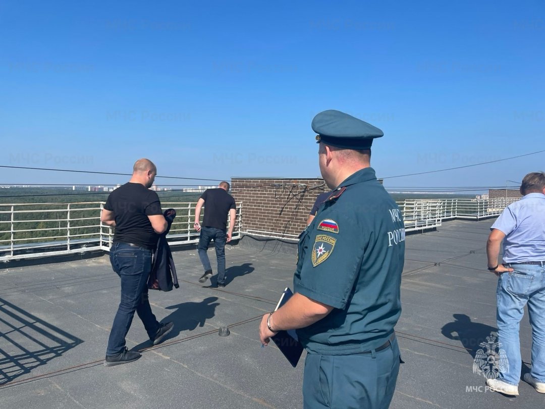 Сотрудники МЧС оценили противопожарную защиту многоквартирных домов в Балашихе