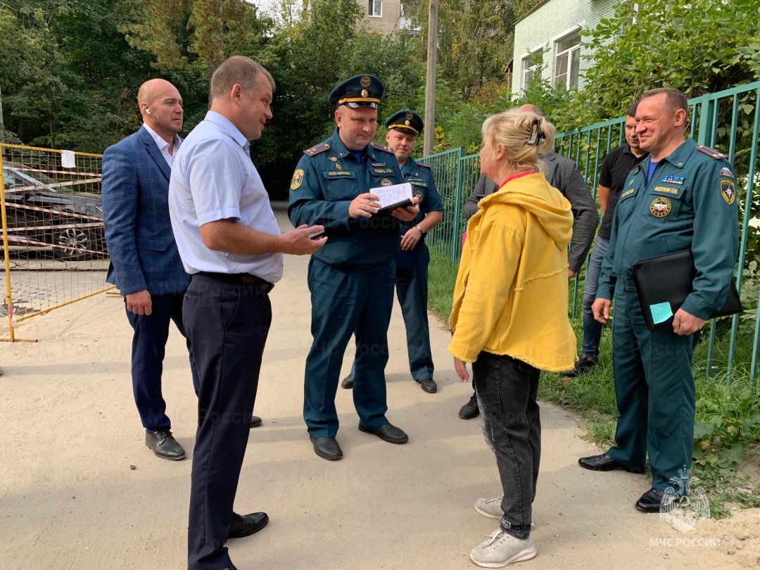 Сотрудники МЧС участвуют в обследованиях многоквартирных домов Балашихи