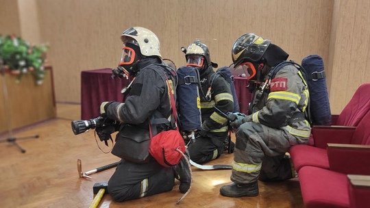 👩🏻‍🚒 Работники #Мособлпожспас совместно с сотрудниками федеральной противопожарной службы приняли участие в пожарно-тактических учениях по ликвидации возгорания в медицинском учреждении