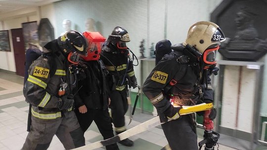 👩🏻‍🚒 Работники #Мособлпожспас совместно с сотрудниками федеральной противопожарной службы приняли участие в пожарно-тактических учениях по ликвидации возгорания в медицинском учреждении